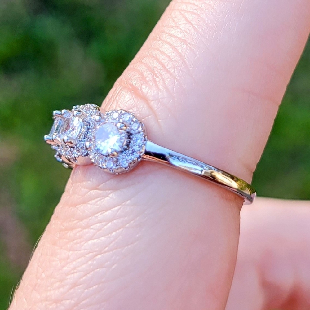 Cold As Ice Diamond Clear Crystal 925 Silver Round Diamond Halo Wedding Ring - Picture 11 of 16